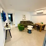 Apartment Living Boutique Adults Only *